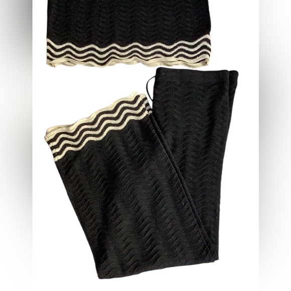 Solitaire NWT 2 Piece Set Chic Black and Cream Knit Top With Flare Pants Crochet - Picture 5 of 8